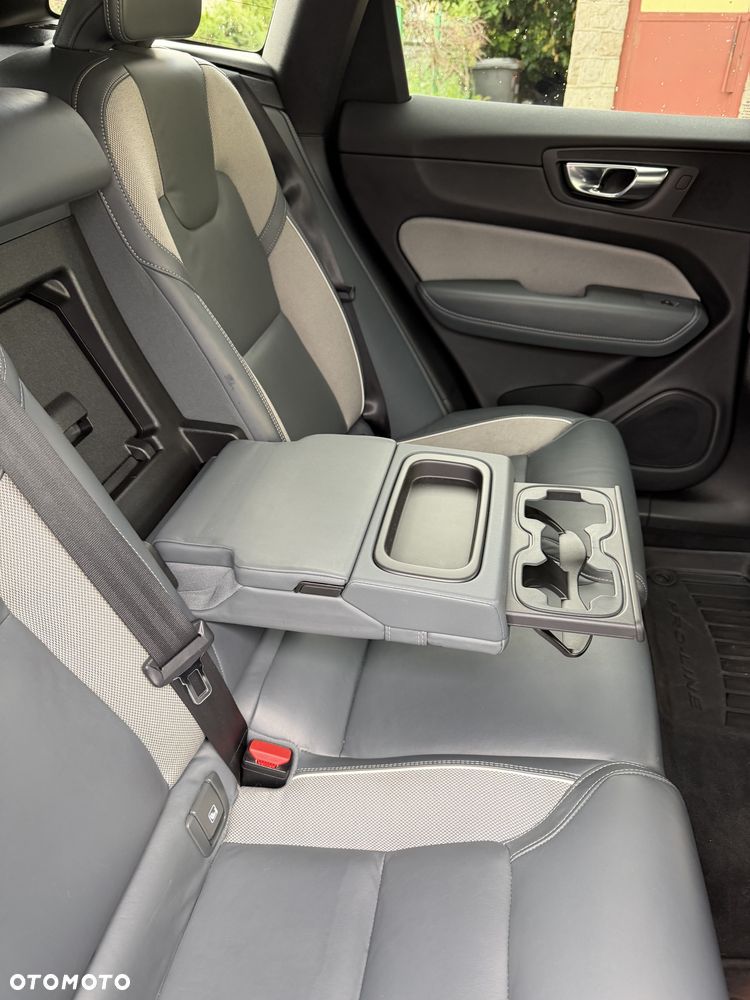 Volvo XC 60 T5 AWD R-Design - 19