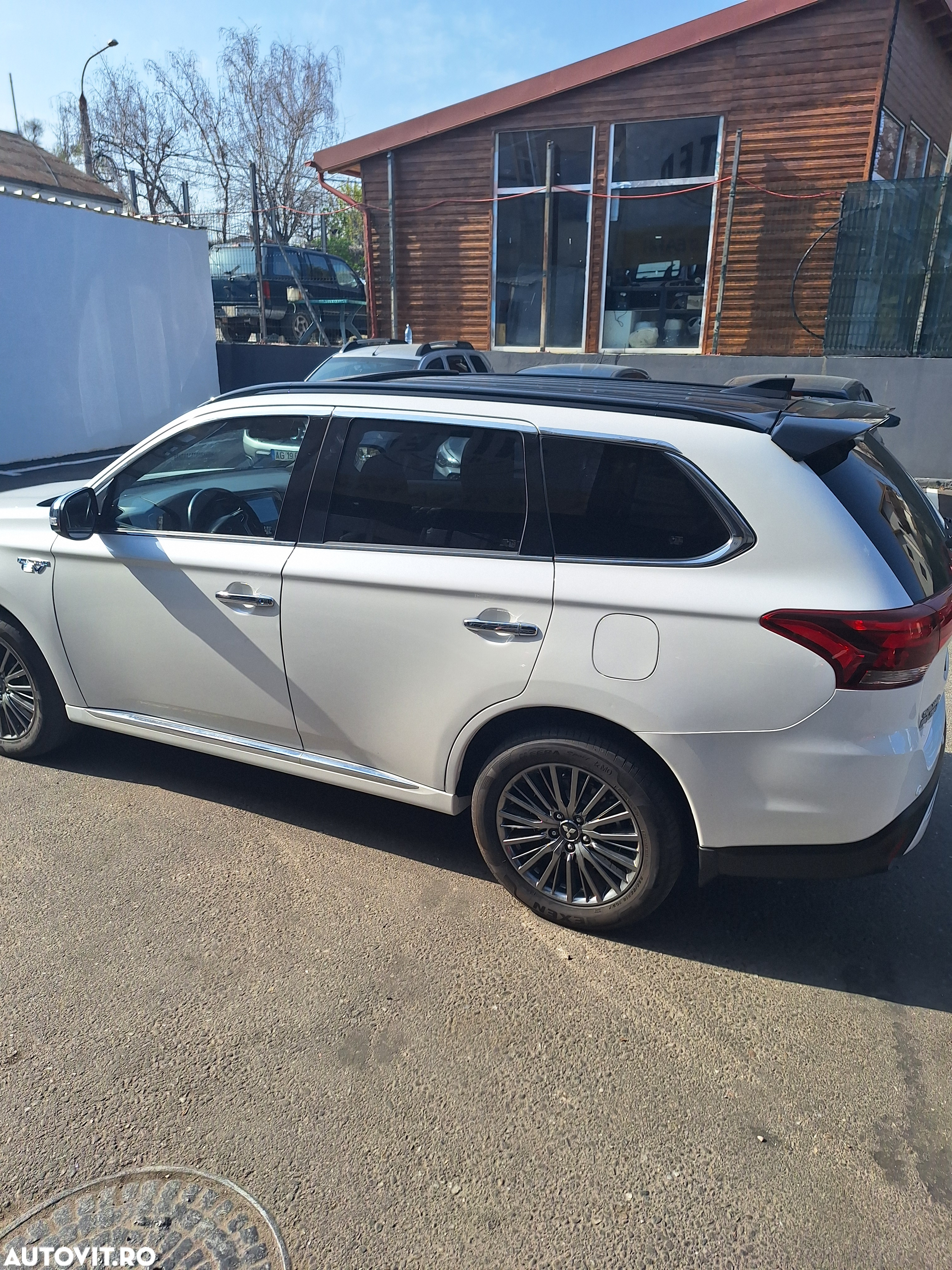 Mitsubishi Outlander 2.4 4WD Plug-In Hybrid Top - 2