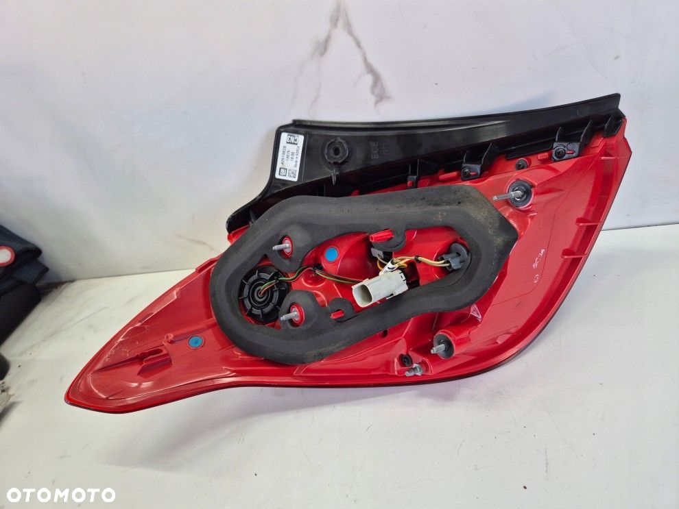 OPEL MOKKA X 15- PRAWA TYLNA LAMPA LED EUROPA ORYGINAŁ 42619628 - 15