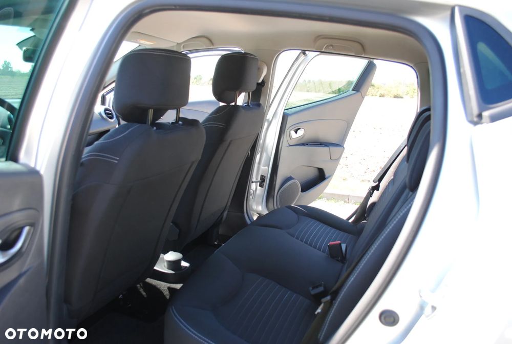 Renault Clio 1.2 16V 75 LIMITED - 8
