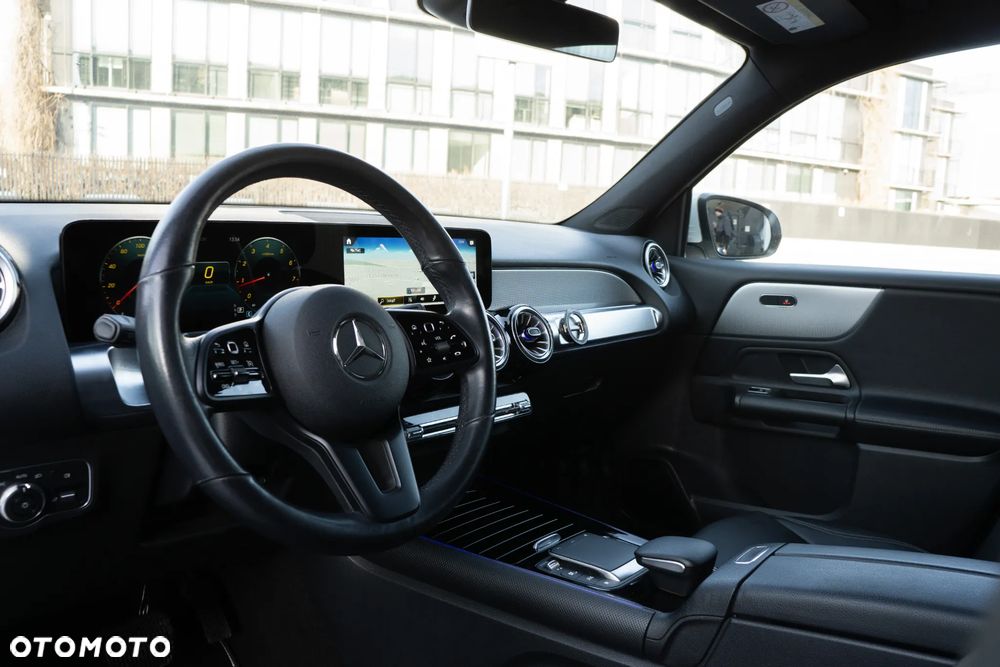 Mercedes-Benz GLB 250 4-Matic 8G-DCT - 12