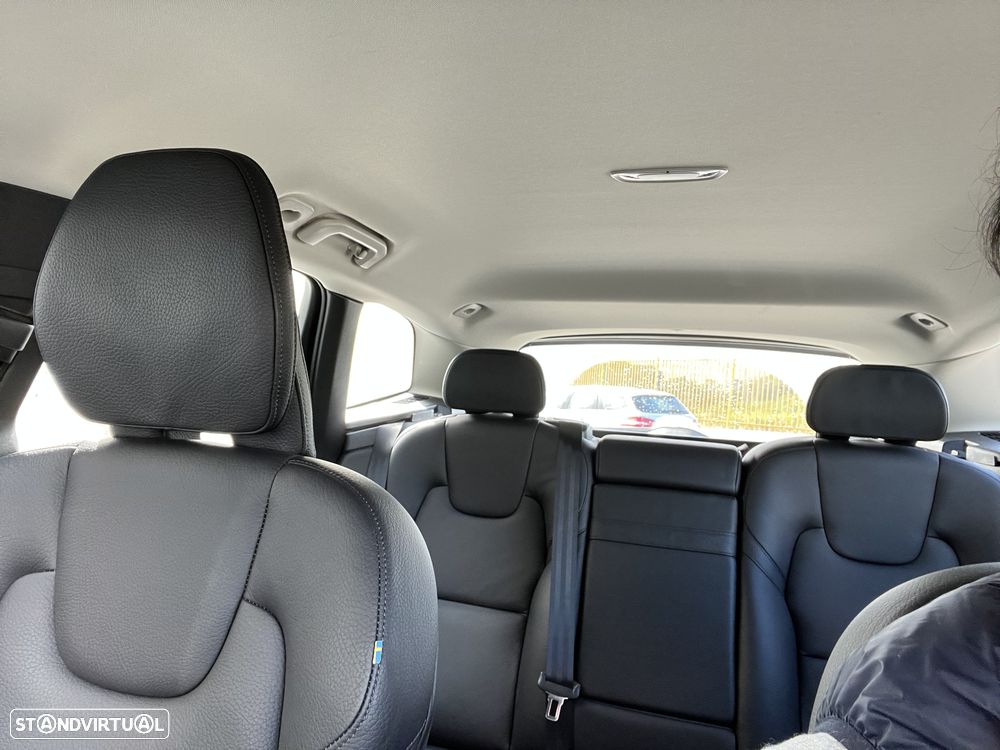 Volvo XC 40 D4 AWD Geartronic Momentum - 5