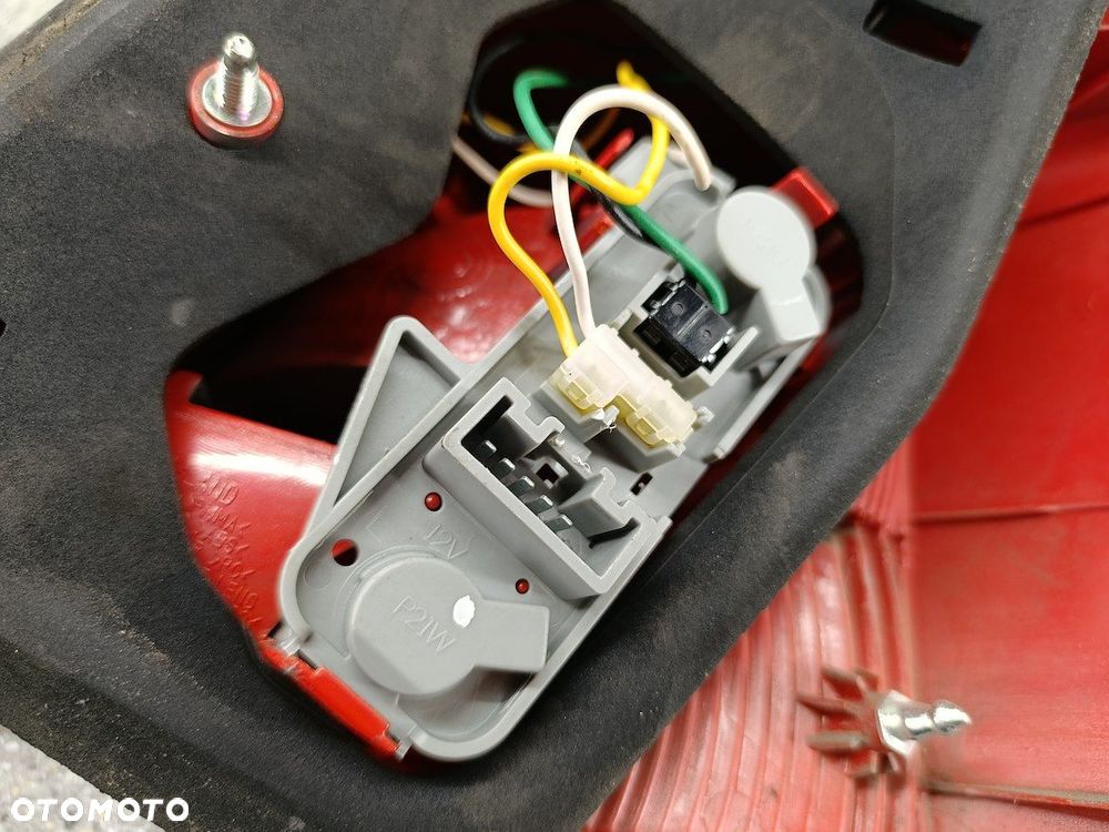 LAMPA TYLNA LEWA TOYOTA YARIS II KOITO - 7
