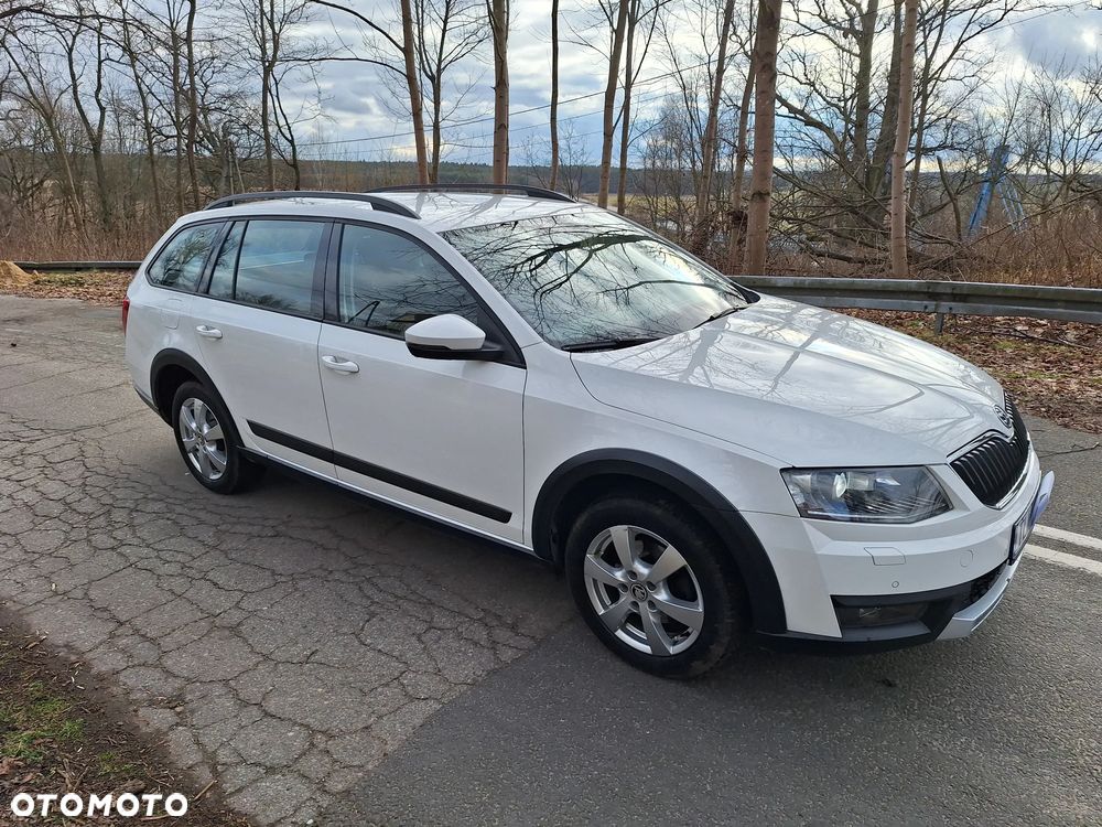 Skoda Octavia Combi 2.0 TDI 4x4 Scout - 9