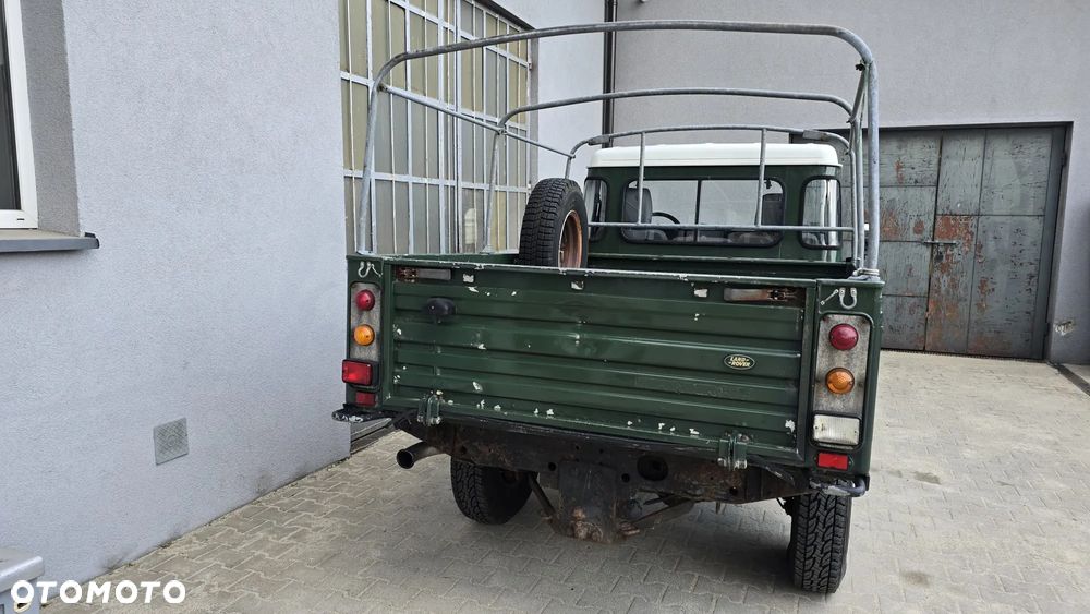 Land Rover Defender - 25