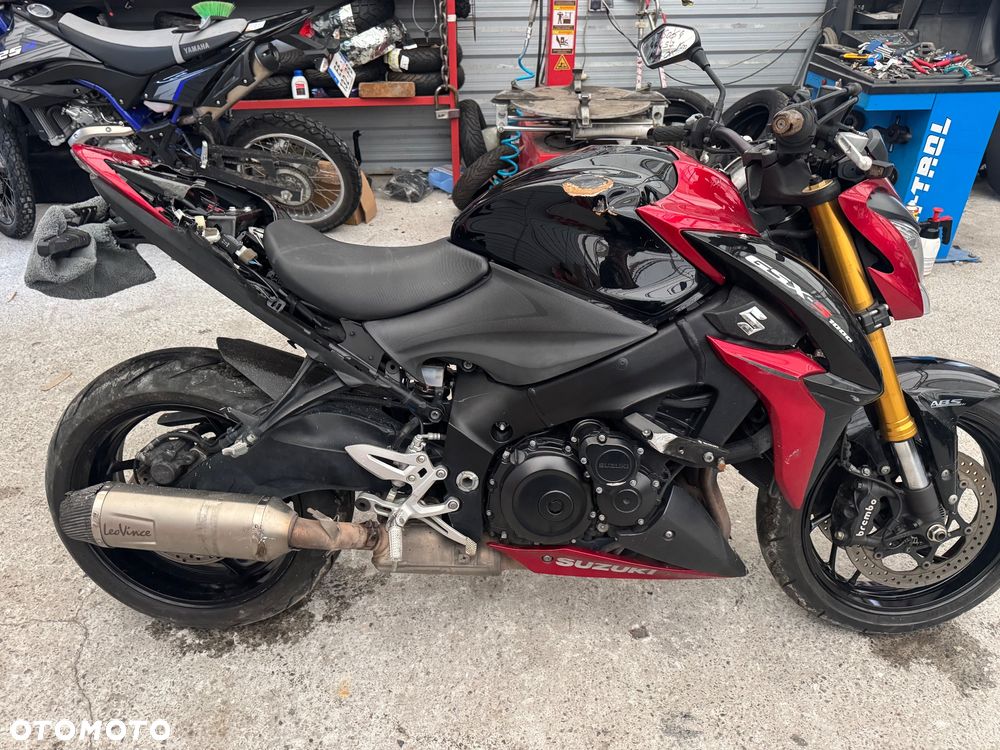 Suzuki GSX 1000 - 8