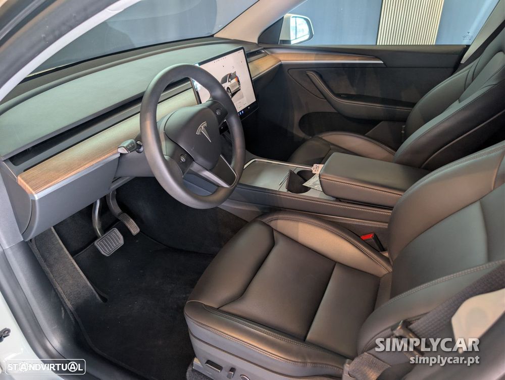 Tesla Model Y Long Range Dual Motor AWD - 6