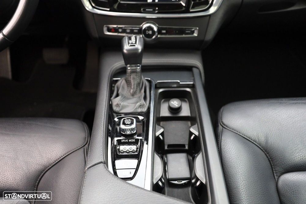 Volvo V90 2.0 D4 Momentum Plus Geartronic - 24