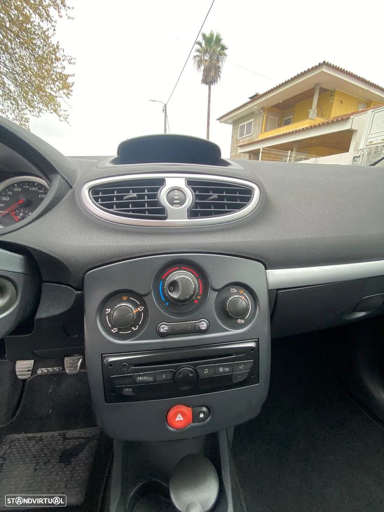 Renault Clio - 30