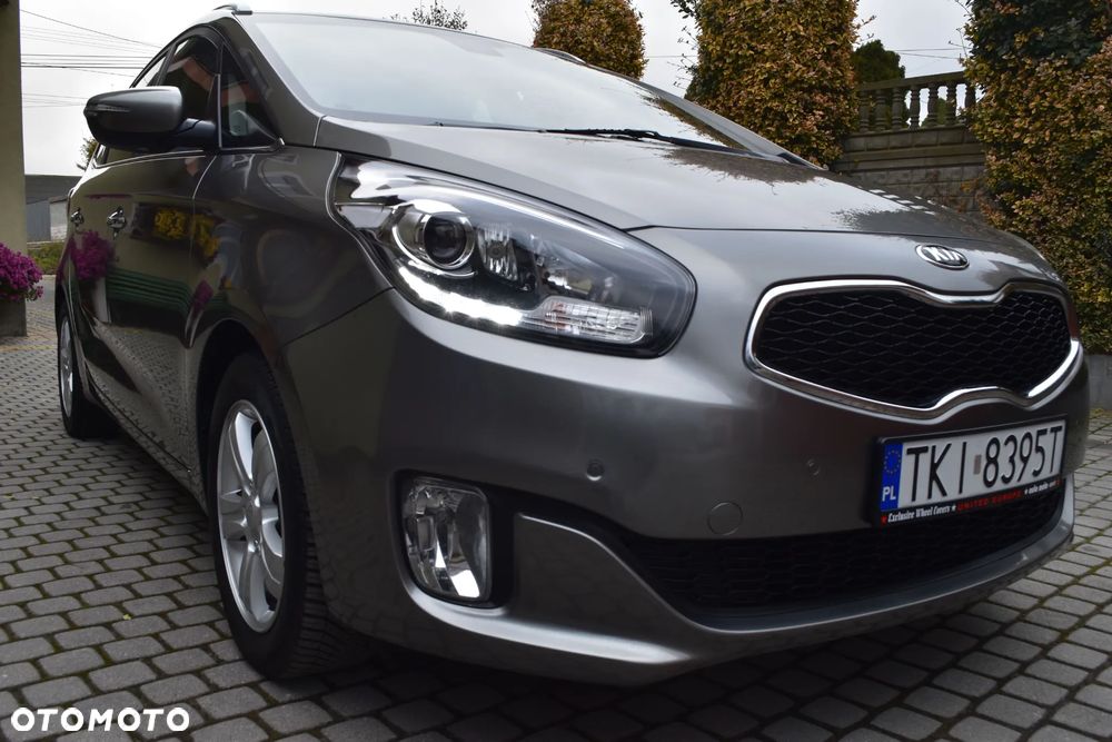 Kia Carens - 10