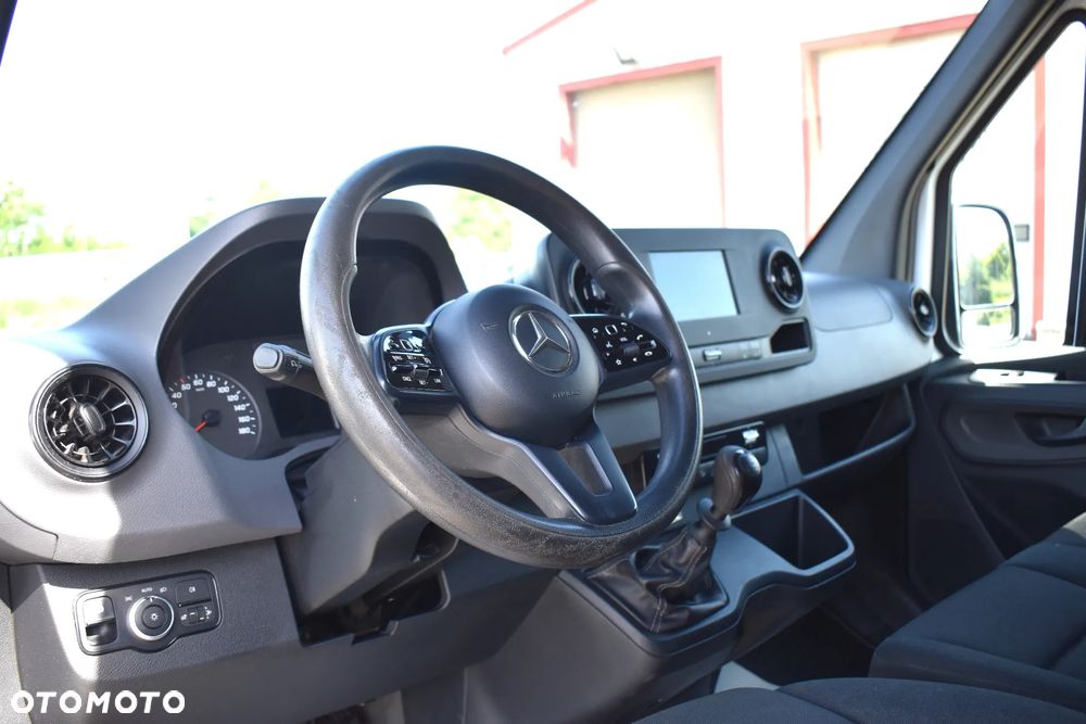 Mercedes-Benz Sprinter - 16