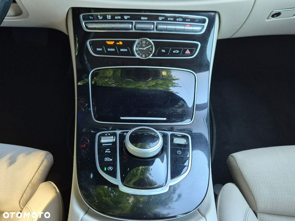Mercedes-Benz Klasa E 220 d Business Edition 9G-TRONIC - 34