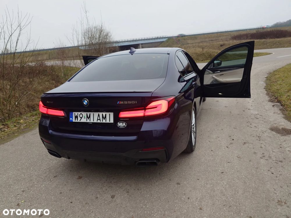 BMW Seria 5 M550i xDrive - 11