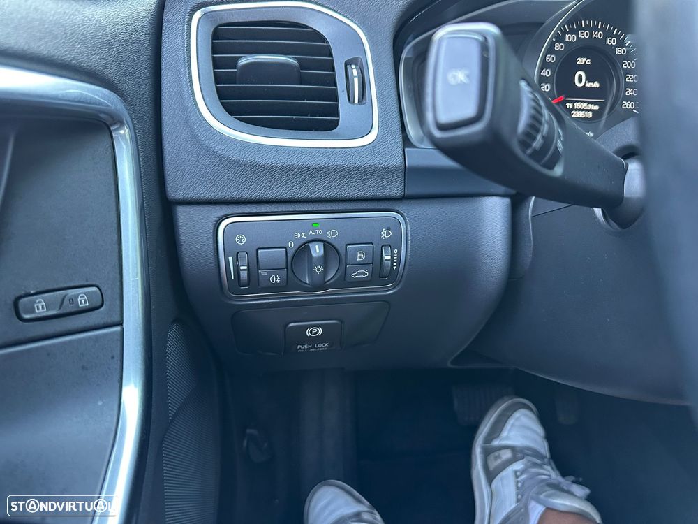 Volvo V60 1.6 D2 Momentum Eco Powershift - 31