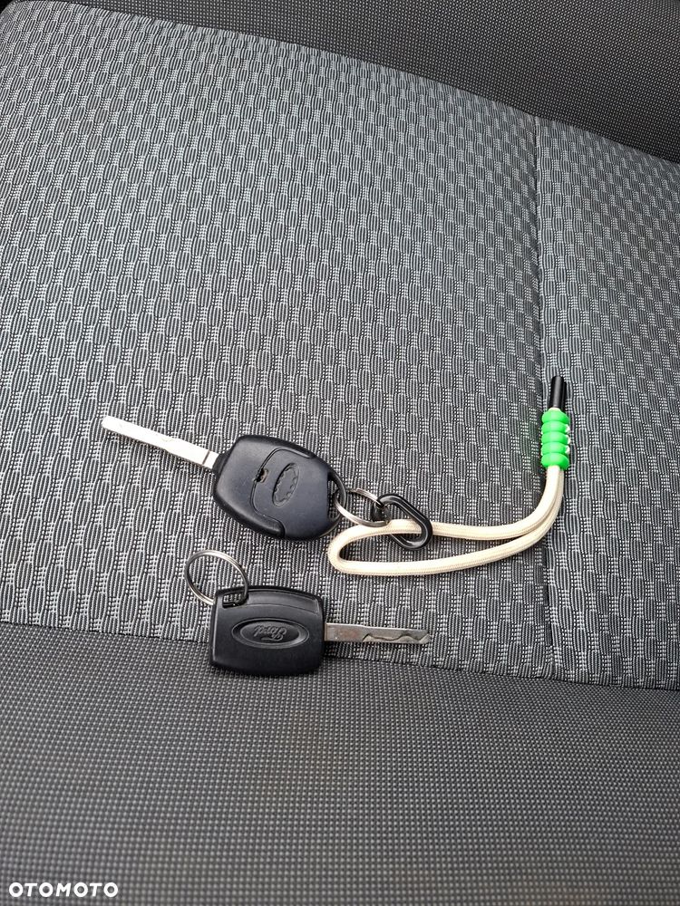 Ford C-MAX - 11