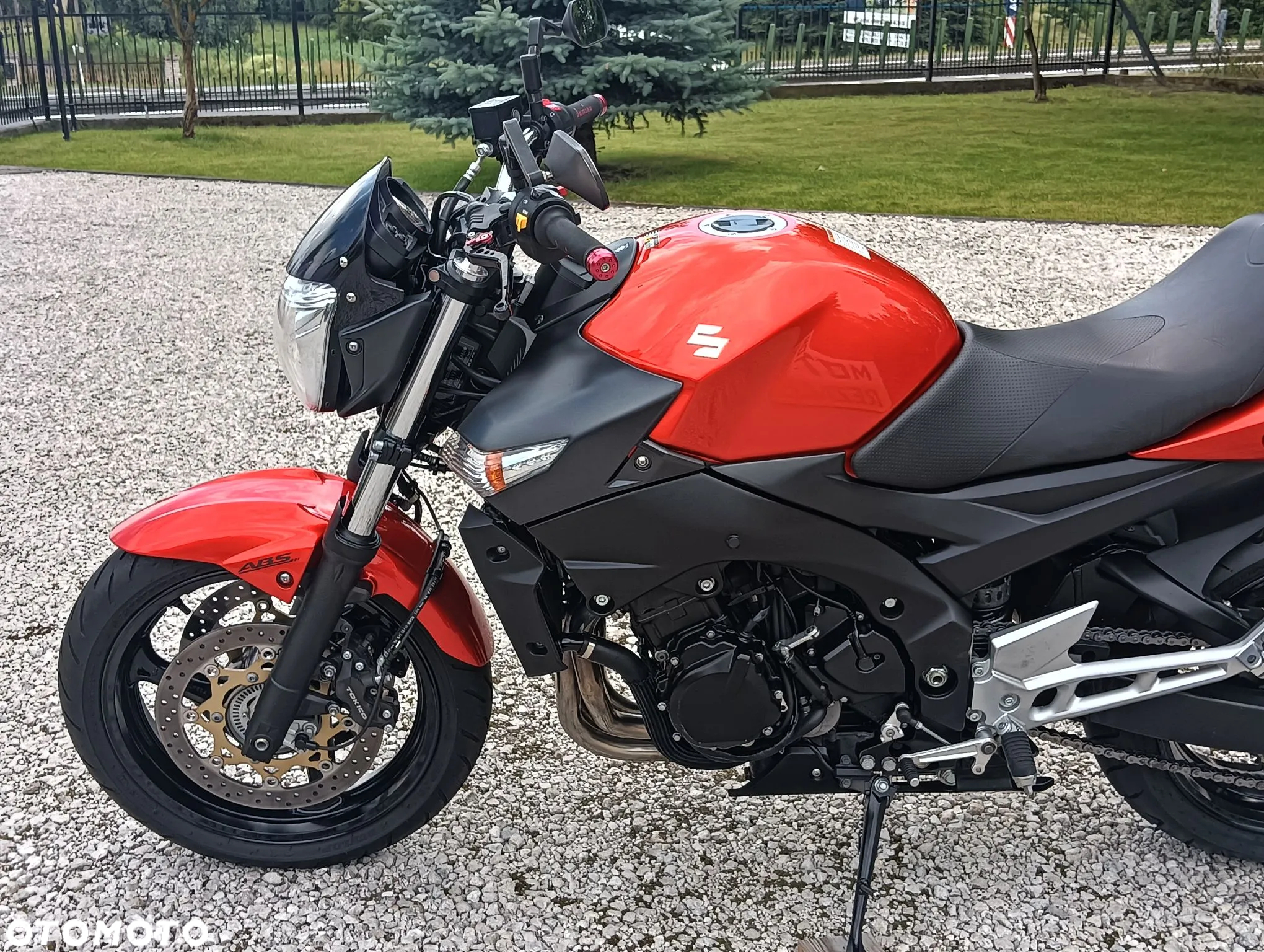 Suzuki GSR - 26