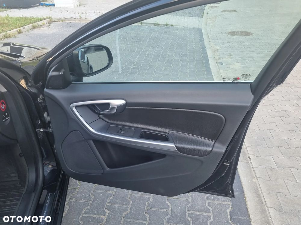 Volvo V60 D2 Summum - 12
