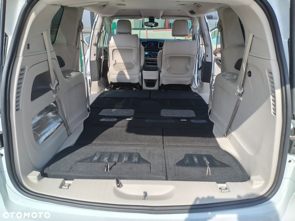 Chrysler Pacifica - 14