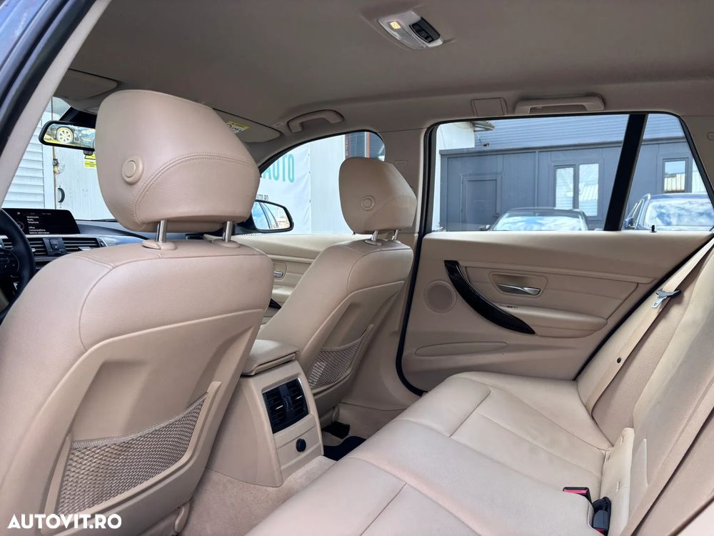 BMW Seria 3 320i Aut. - 26