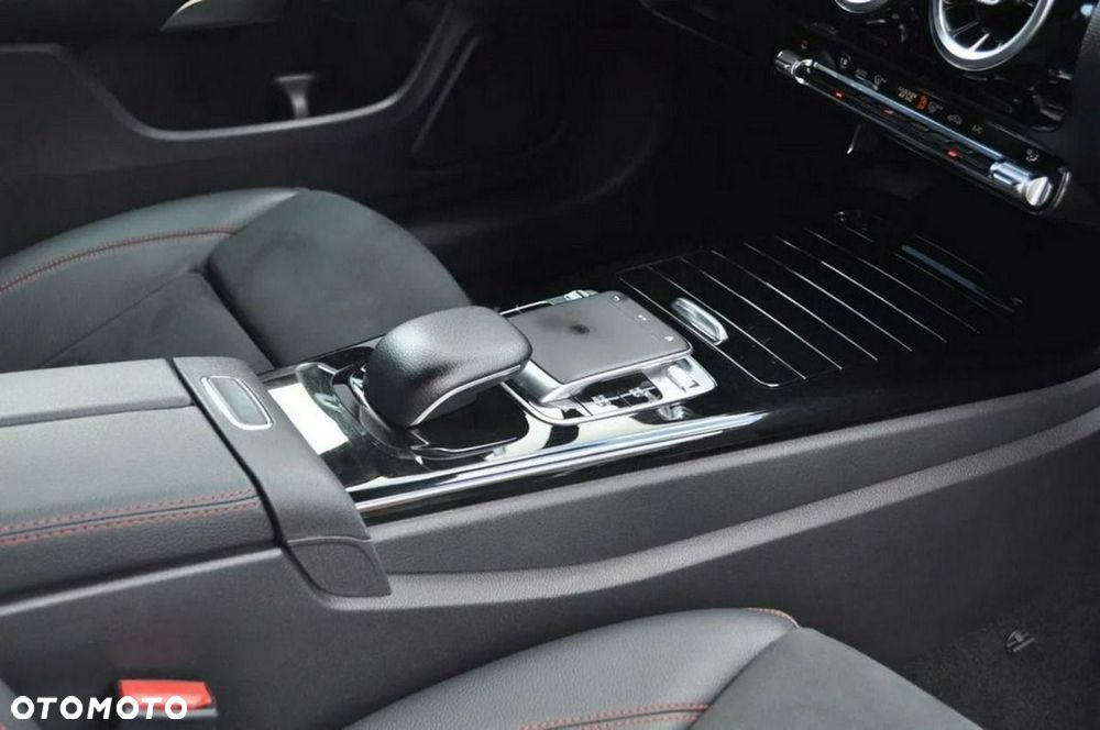 Mercedes-Benz CLA 200 7G-DCT AMG Line - 19