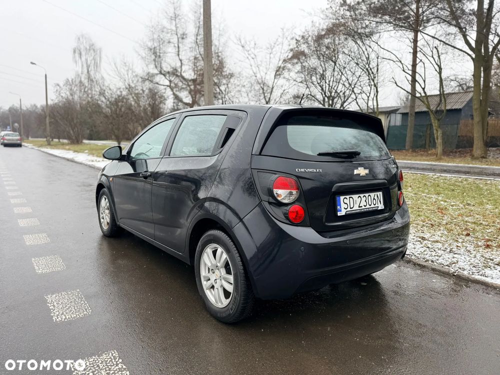 Chevrolet Aveo - 4