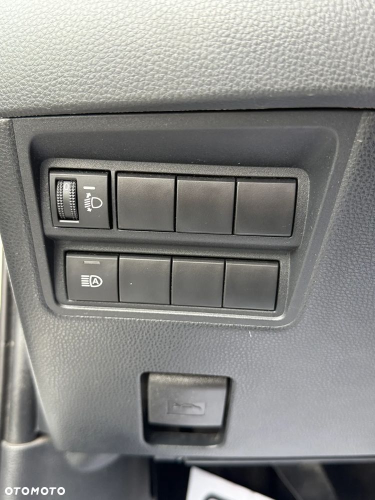 Toyota Yaris 20 - 10