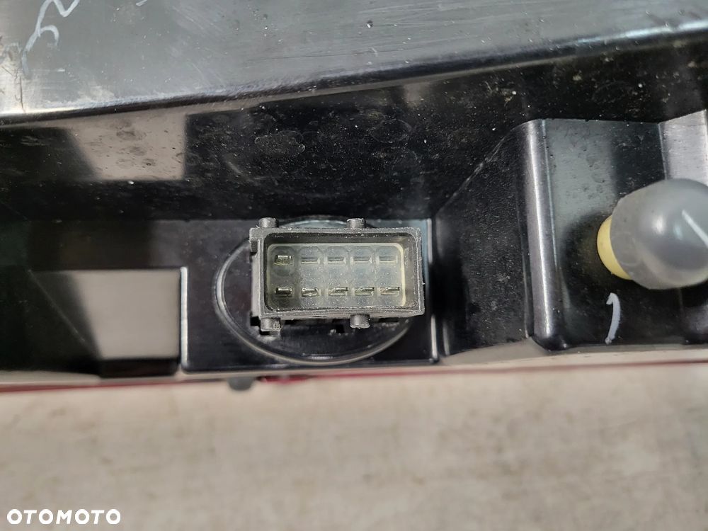 Aston Martin DB9 DBS lampa prawa tylnia tył - 6