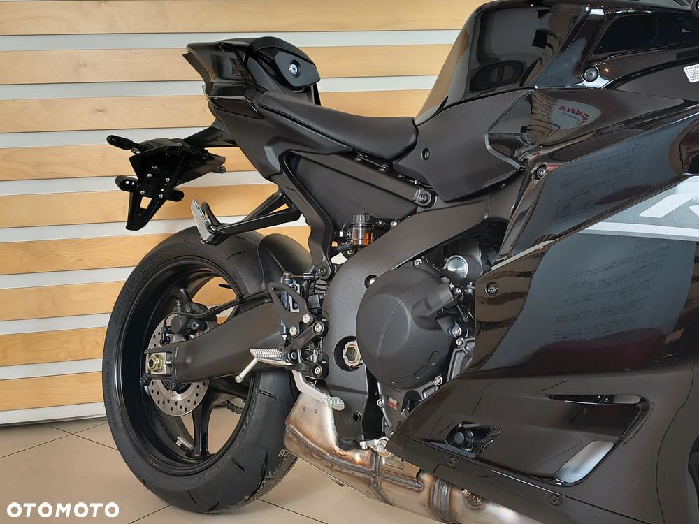 Yamaha R9 - 13