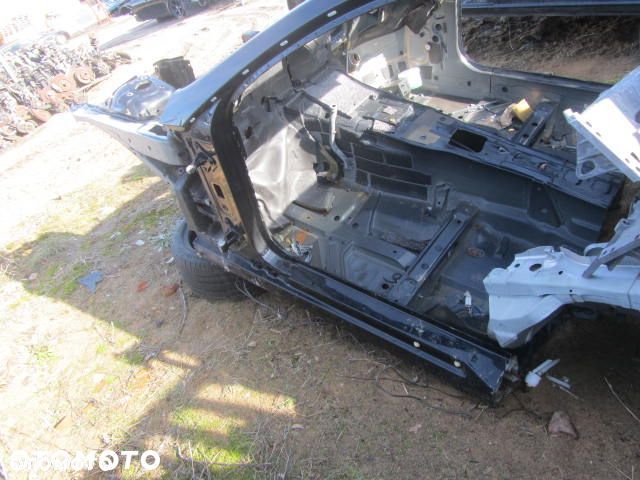 MERCEDES E 207 próg słupek lewy - 1
