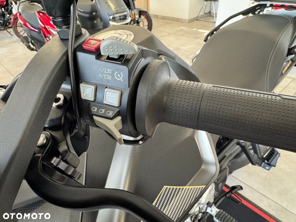 VOGE 900DSX - 6