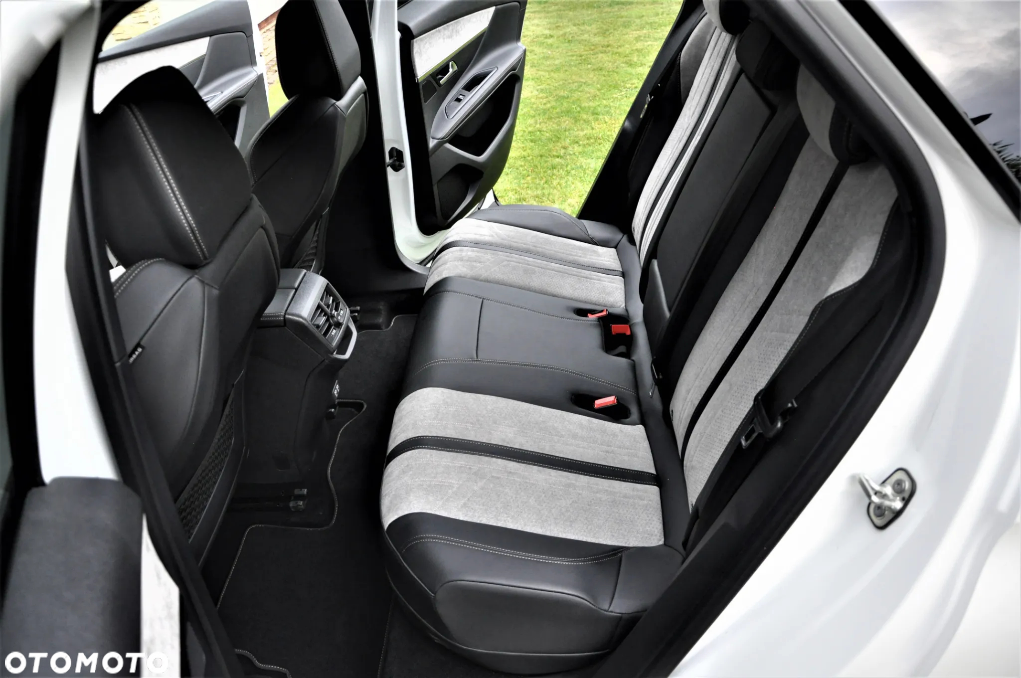 Peugeot 3008 1.6 PureTech HYbrid GT Line S&S EAT8 - 16