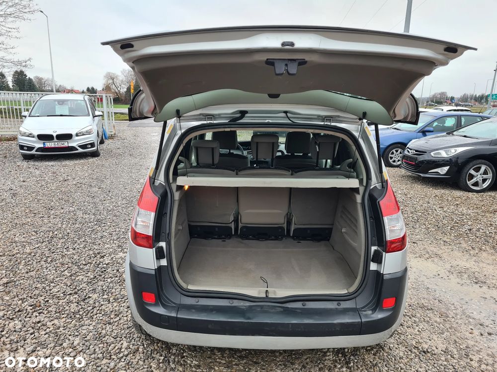 Renault Scenic 2.0 16V Privilege - 13