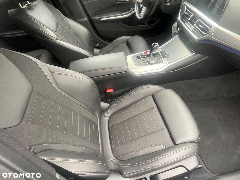 BMW Seria 3 318d Sport Line - 21