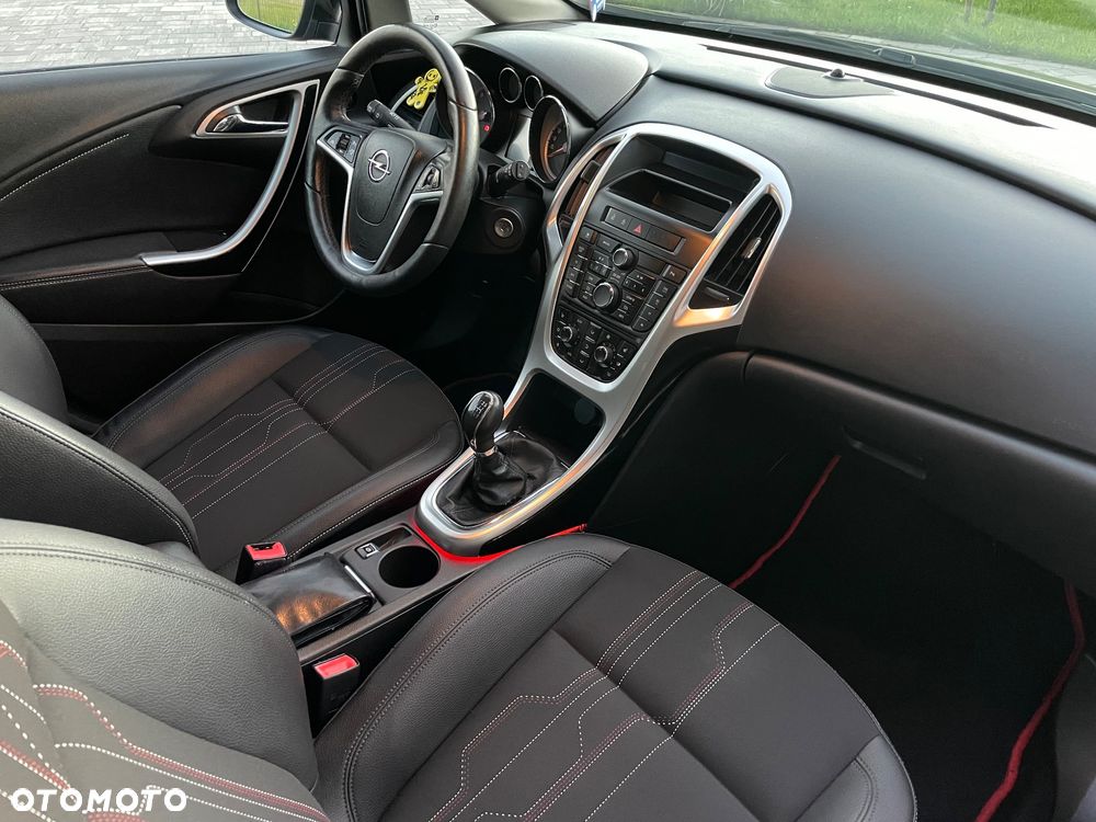 Opel Astra IV 1.4 T Cosmo EU6 - 13