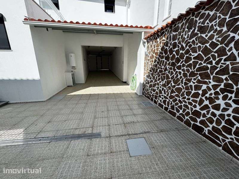 Moradia Duplex 2 Casas + 8 Quartos - Grande imagem: 2/12