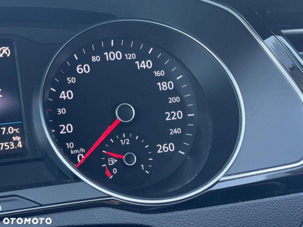 Volkswagen Passat - 18