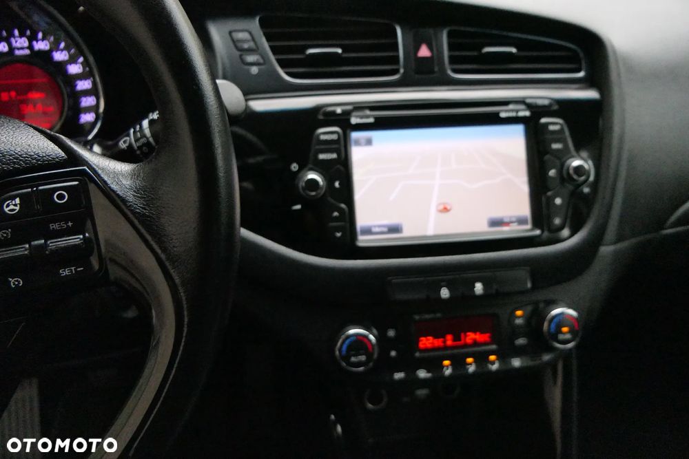 Kia Ceed 1.6 GDI Dream-Team Edition - 23