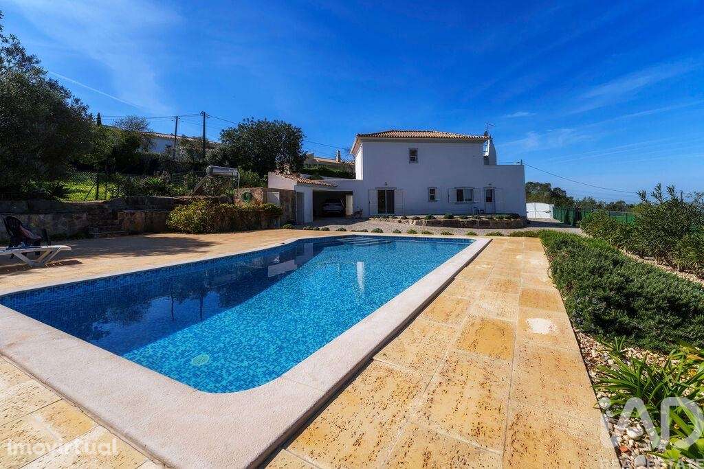 Casa / Villa T3 em Santa Bárbara de Nexe - Grande imagem: 2/37