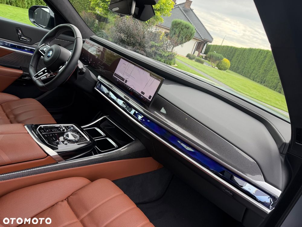 BMW Seria 7 M760e PHEV xDrive Individual Edition sport - 17