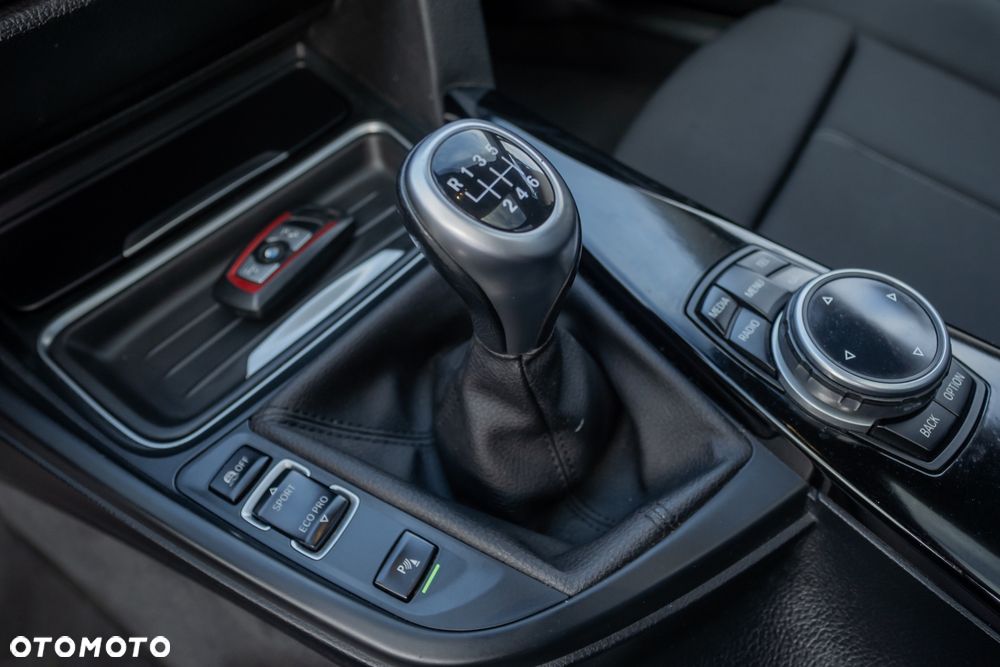 BMW Seria 3 318d Sport Line - 20