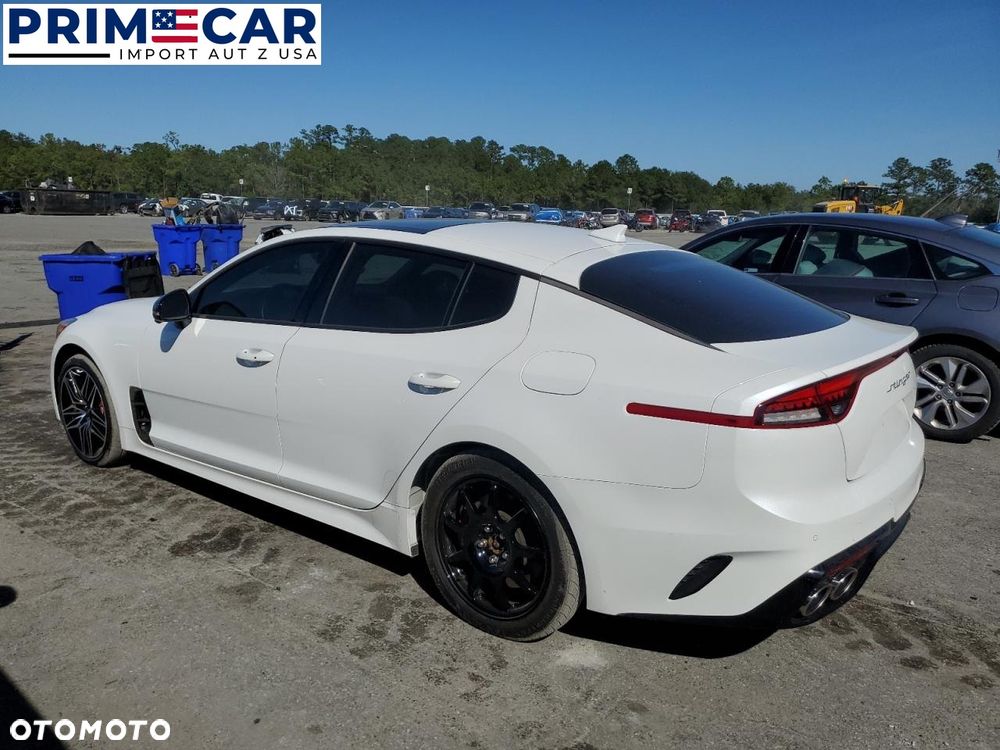 Kia Stinger - 2