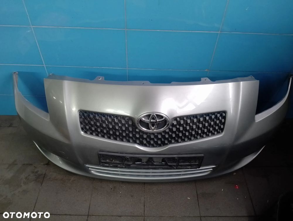 Zderzak przód przedni Toyota Yaris 1F8 - 1
