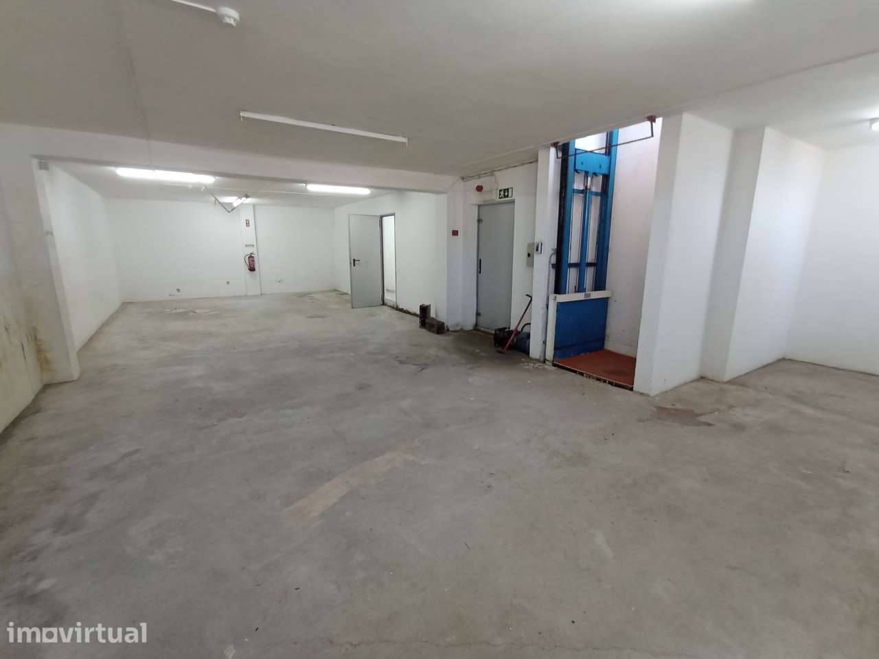 Espaço comercial em Darque (Cidade Nova) junto à EN13 e Farmácia - Grande imagem: 3/5