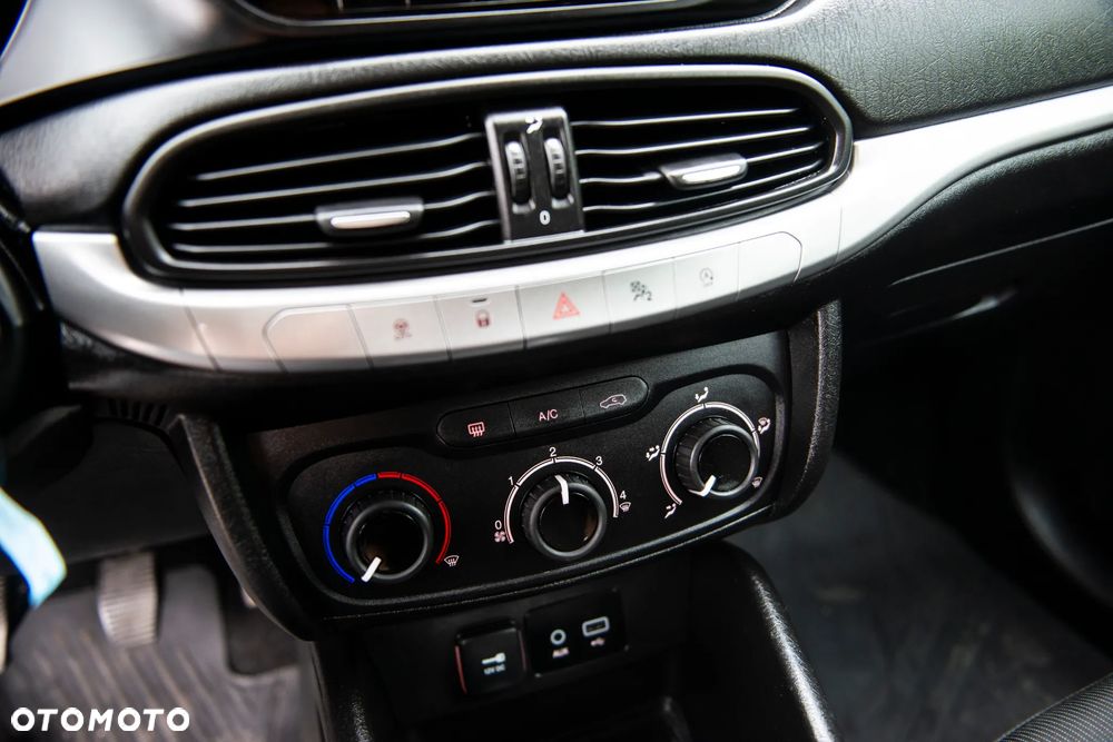 Fiat Tipo 1.4 T-Jet 16v Easy - 23