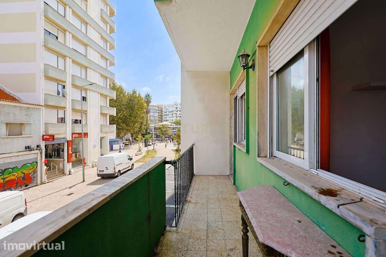 Apartamento T2, com Varanda e Terraço, Centro da Costa de Caparica. - Grande imagem: 4/26