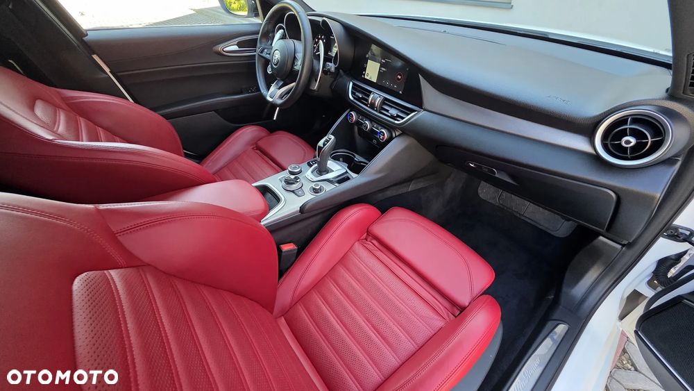 Alfa Romeo Giulia 2.0 Turbo 16V AT8 Veloce Ti - 17