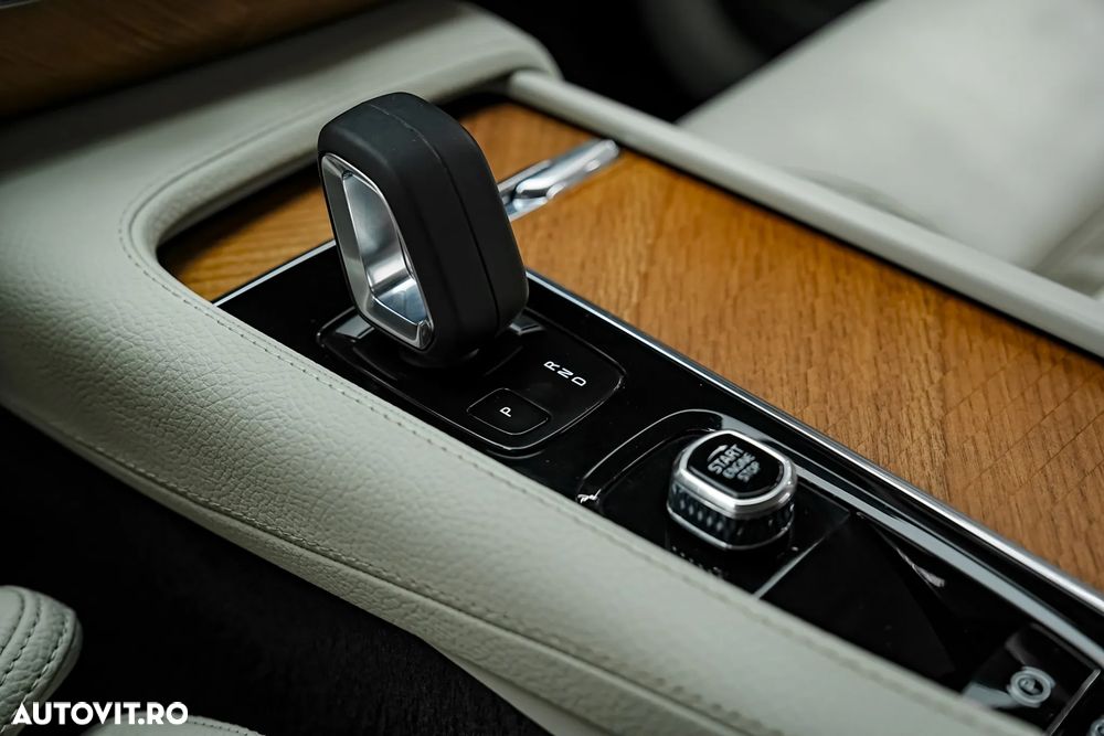 Volvo XC 90 B5 D AWD Geartronic Momentum Pro - 37