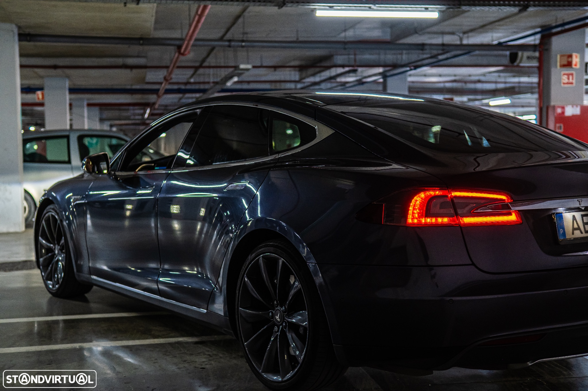 Tesla Model S 85 - 18