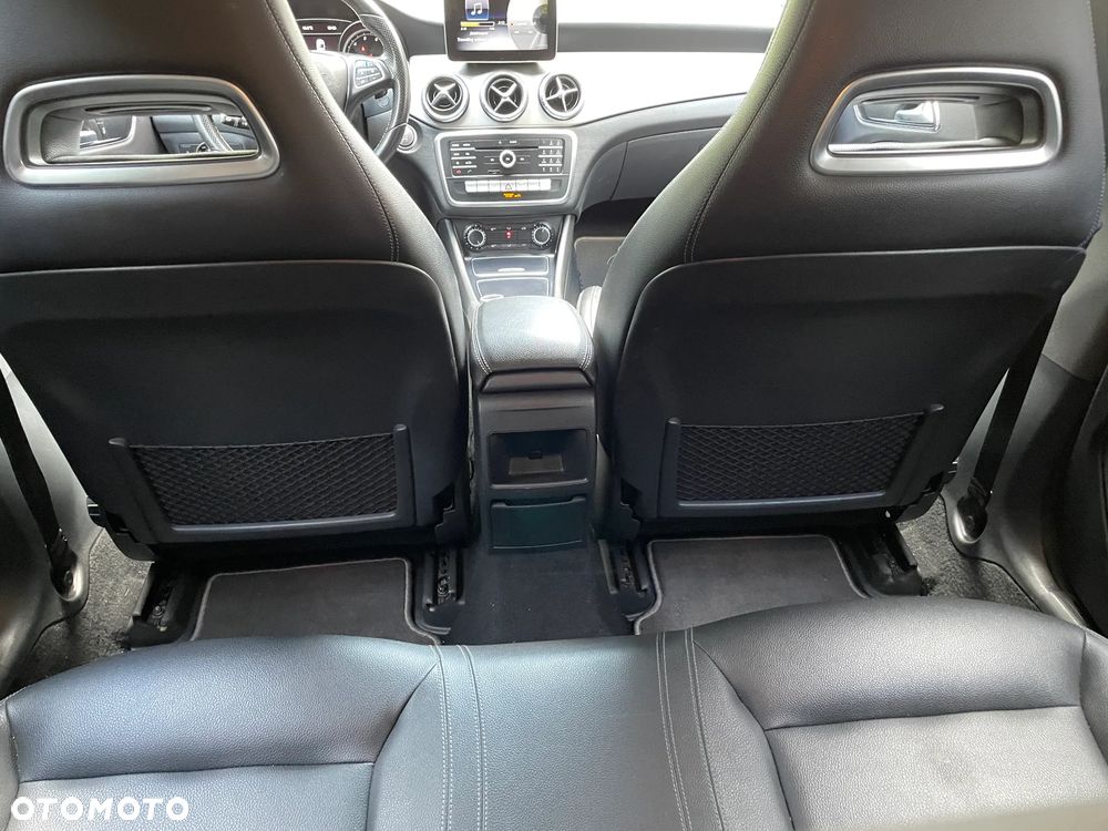 Mercedes-Benz CLA 200 7G-DCT UrbanStyle Edition - 12