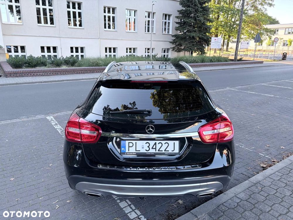 Mercedes-Benz GLA - 10